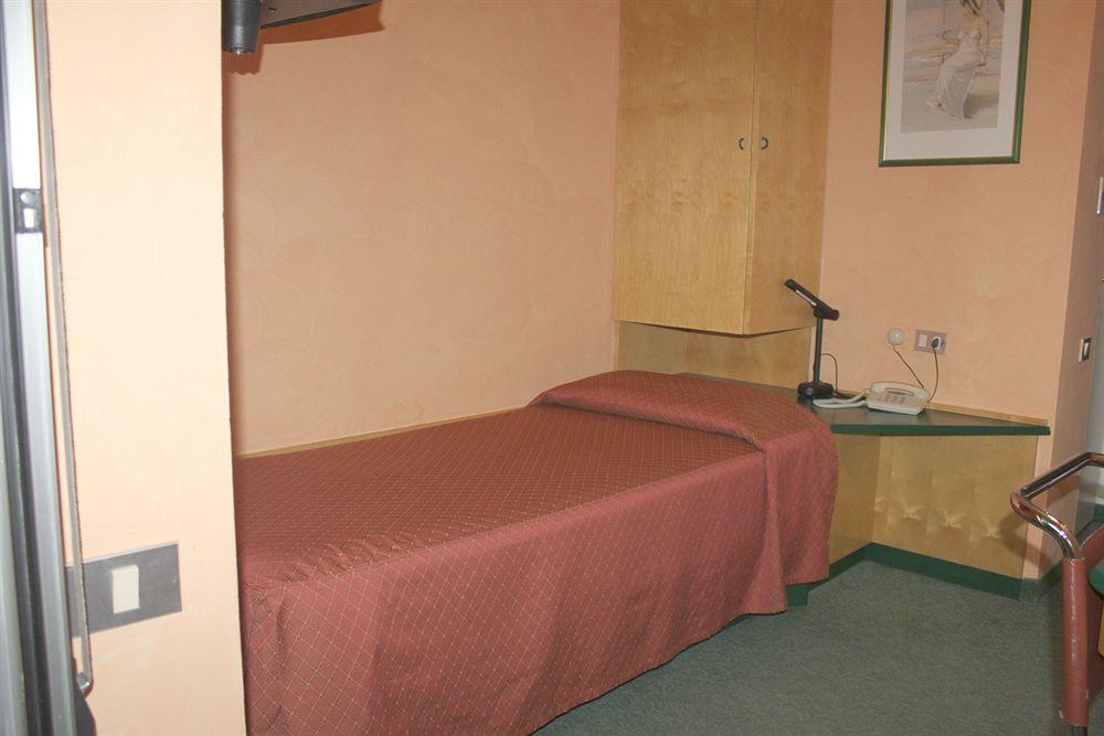 Ginosi Arizona Hotel Milan Extérieur photo