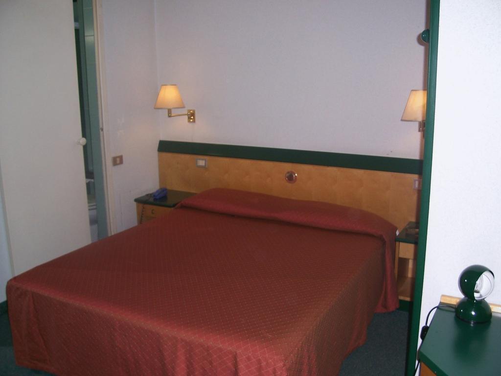 Ginosi Arizona Hotel Milan Extérieur photo