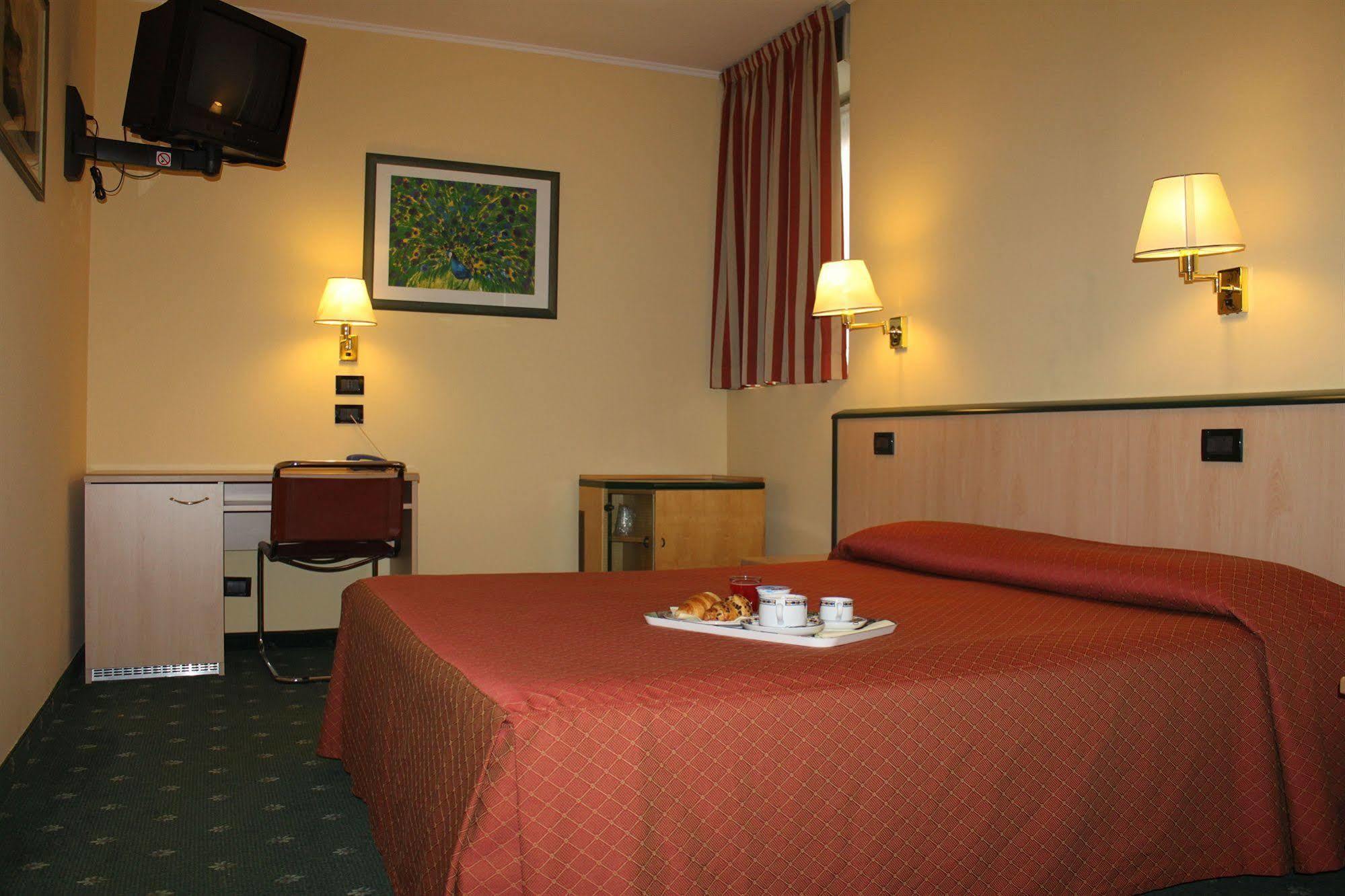 Ginosi Arizona Hotel Milan Extérieur photo