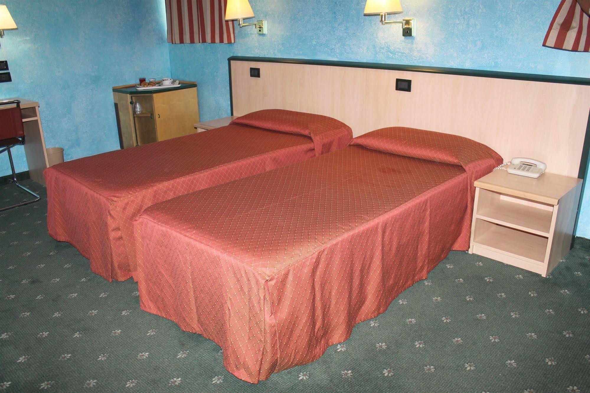Ginosi Arizona Hotel Milan Extérieur photo