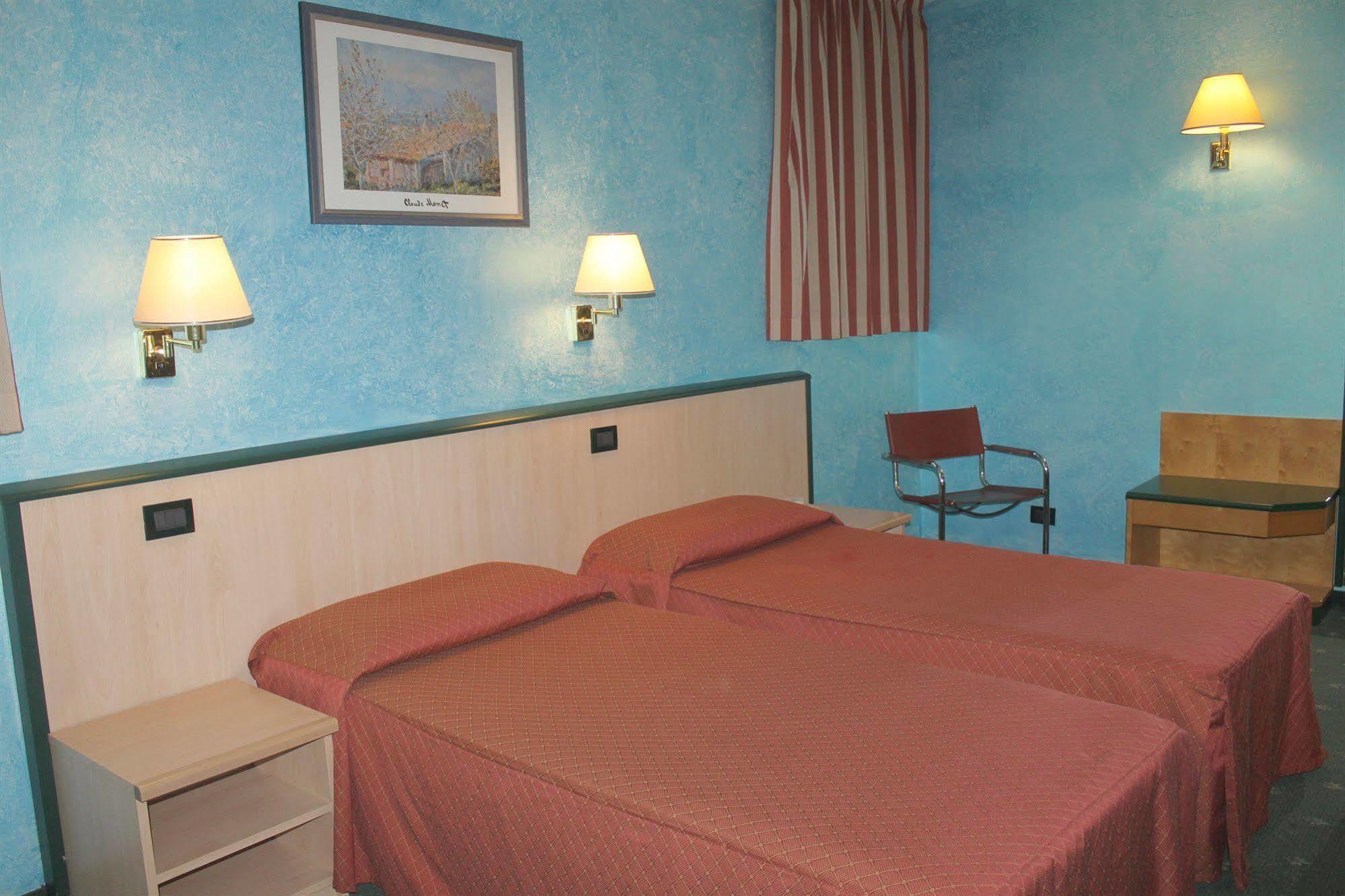 Ginosi Arizona Hotel Milan Extérieur photo