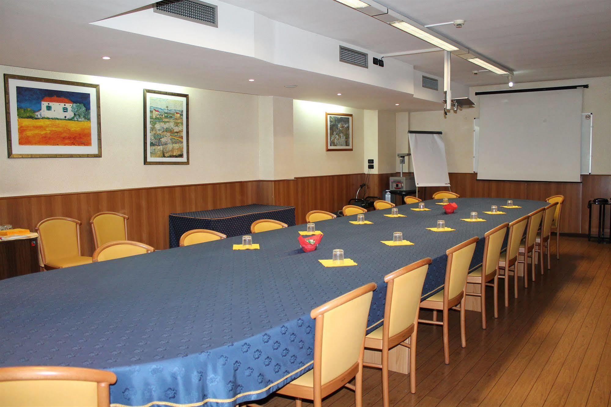 Ginosi Arizona Hotel Milan Extérieur photo