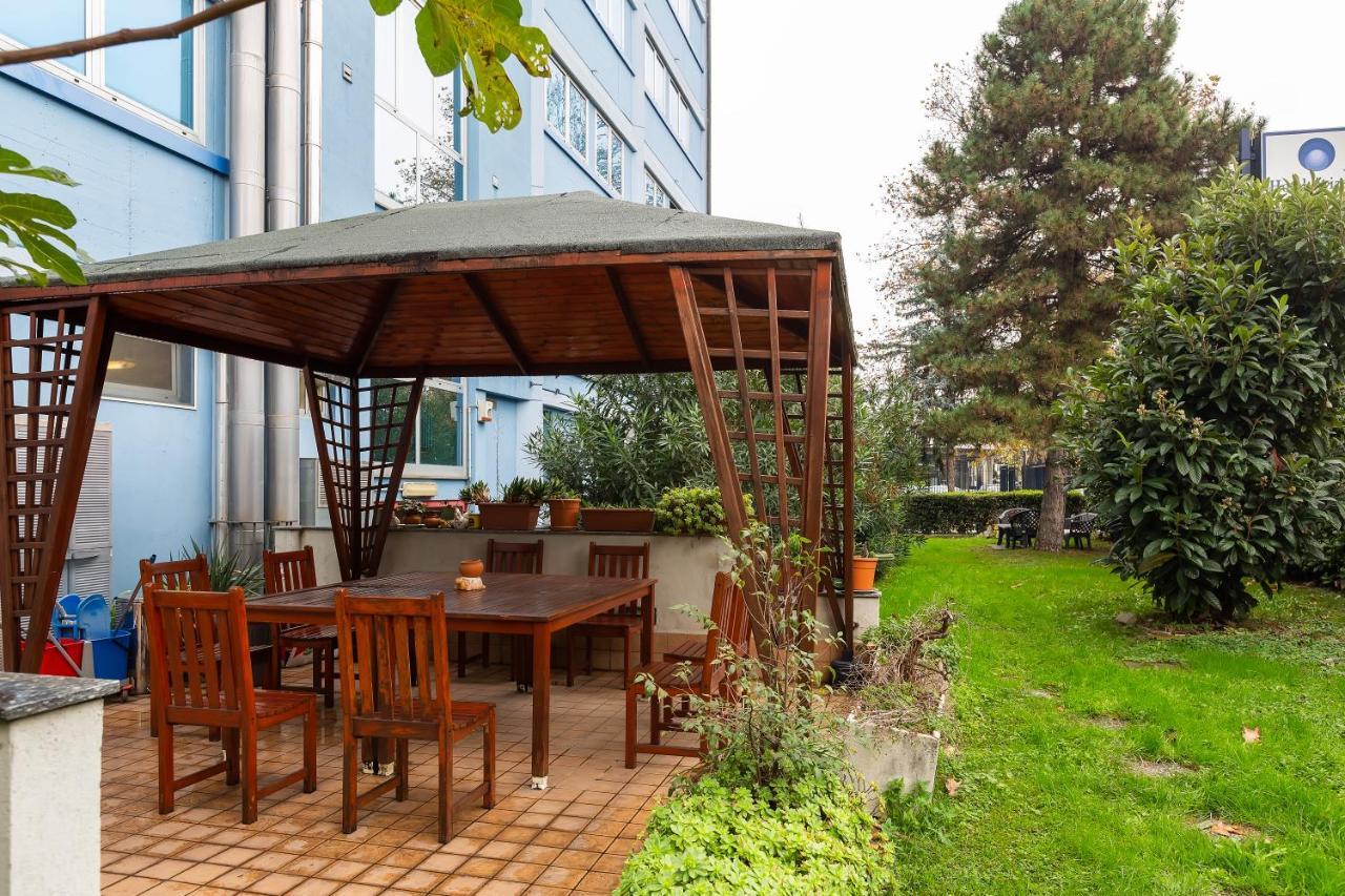 Ginosi Arizona Hotel Milan Extérieur photo
